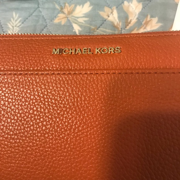 Michael Kors wallet - Picture 2 of 5